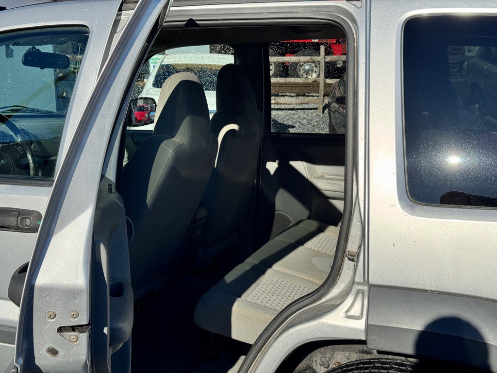 2007 Jeep Liberty Image 7