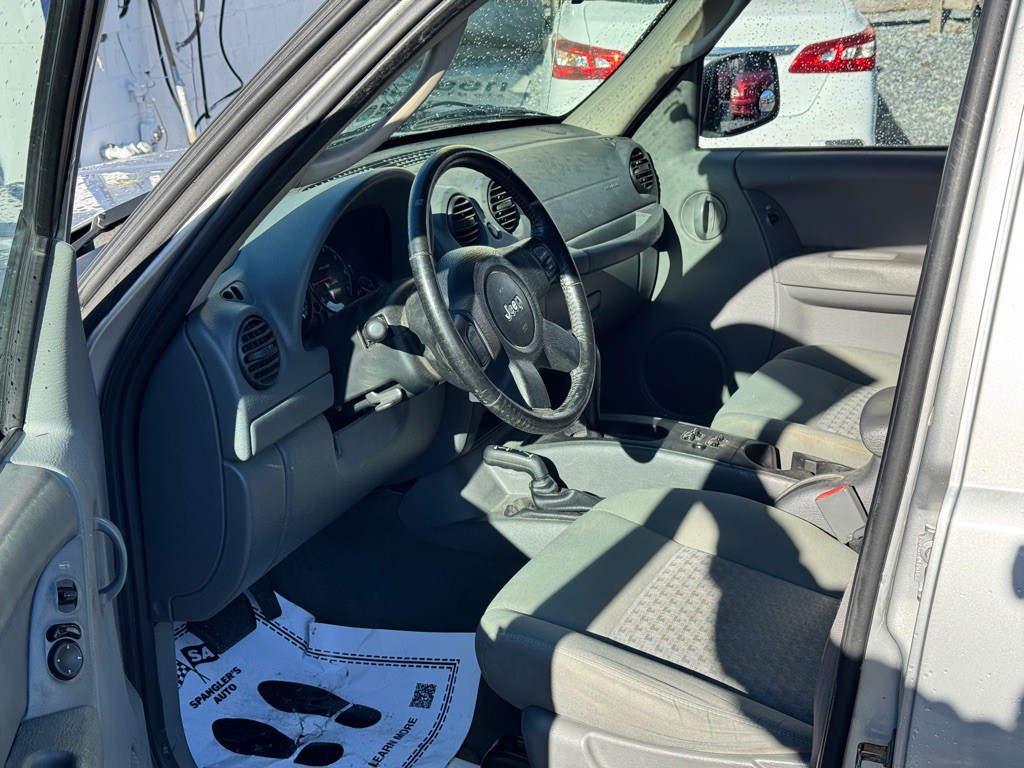 2007 Jeep Liberty Image 8