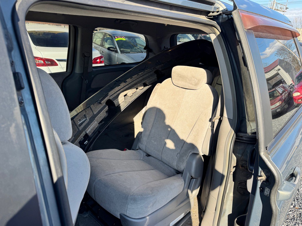 2006 Kia Sedona Image 8