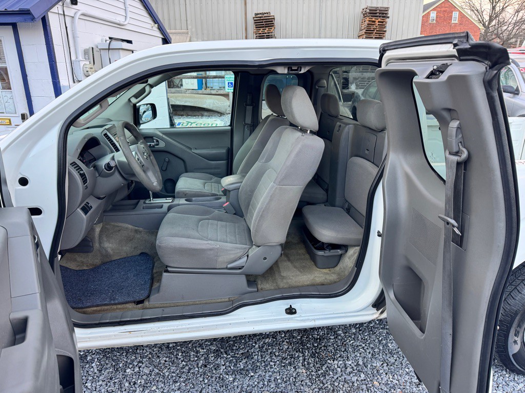 2016 Nissan Frontier Image 8