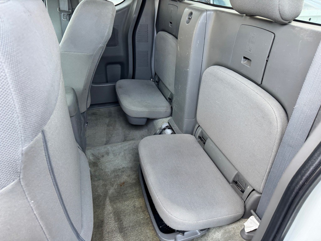 2016 Nissan Frontier Image 9