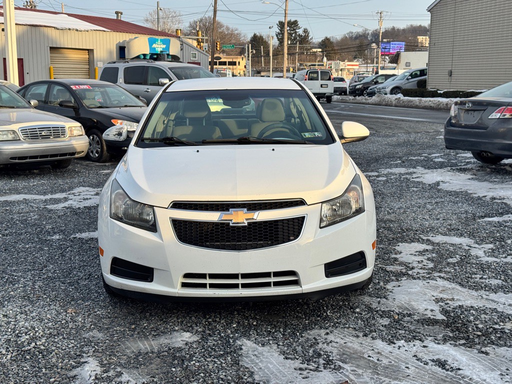 2014 Chevrolet Cruze Image 2