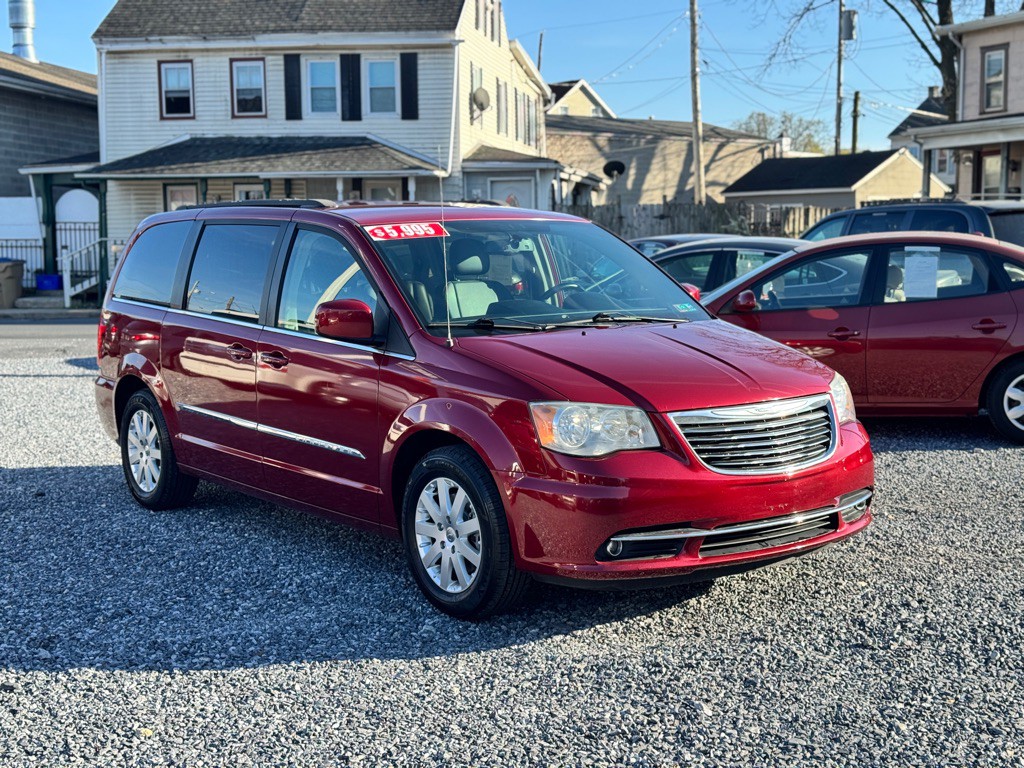 2013 Chrysler Town & Country Image 3