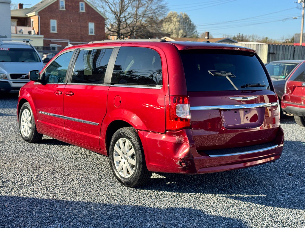 2013 Chrysler Town & Country Image 7