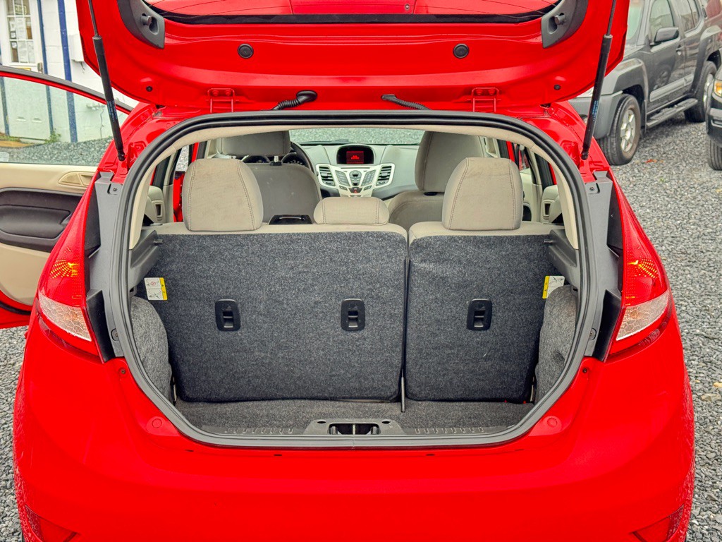 2013 Ford Fiesta Image 8