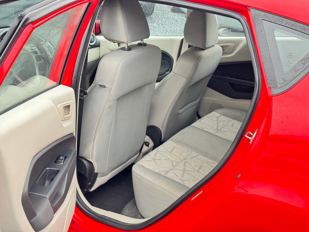 2013 Ford Fiesta Image 9