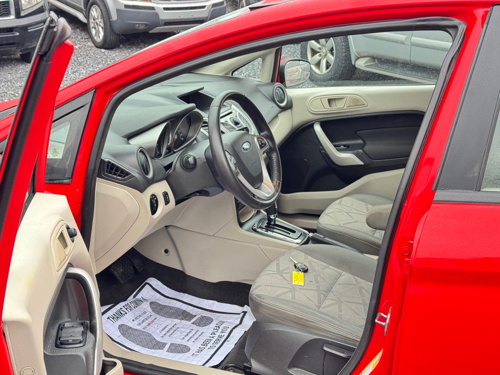 2013 Ford Fiesta Image 10