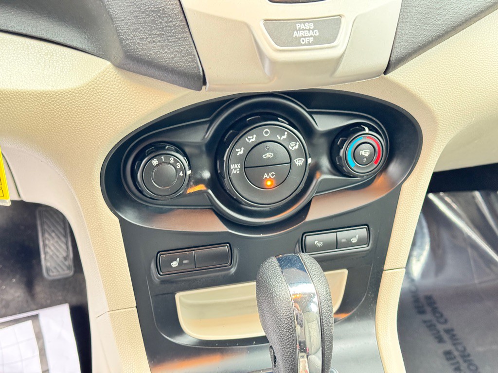 2013 Ford Fiesta Image 12
