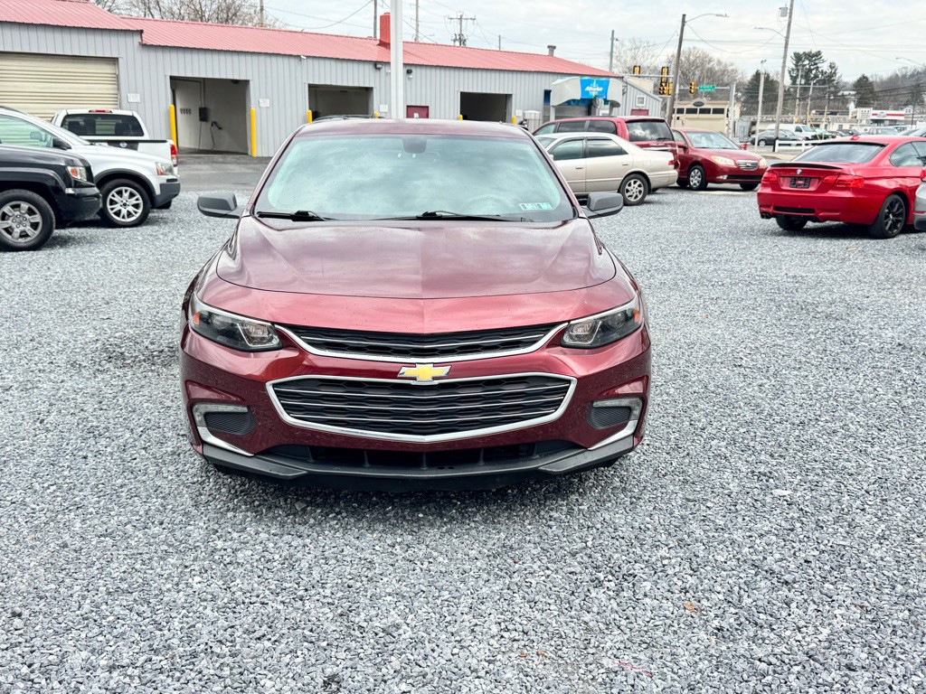 2016 Chevrolet Malibu Image 2