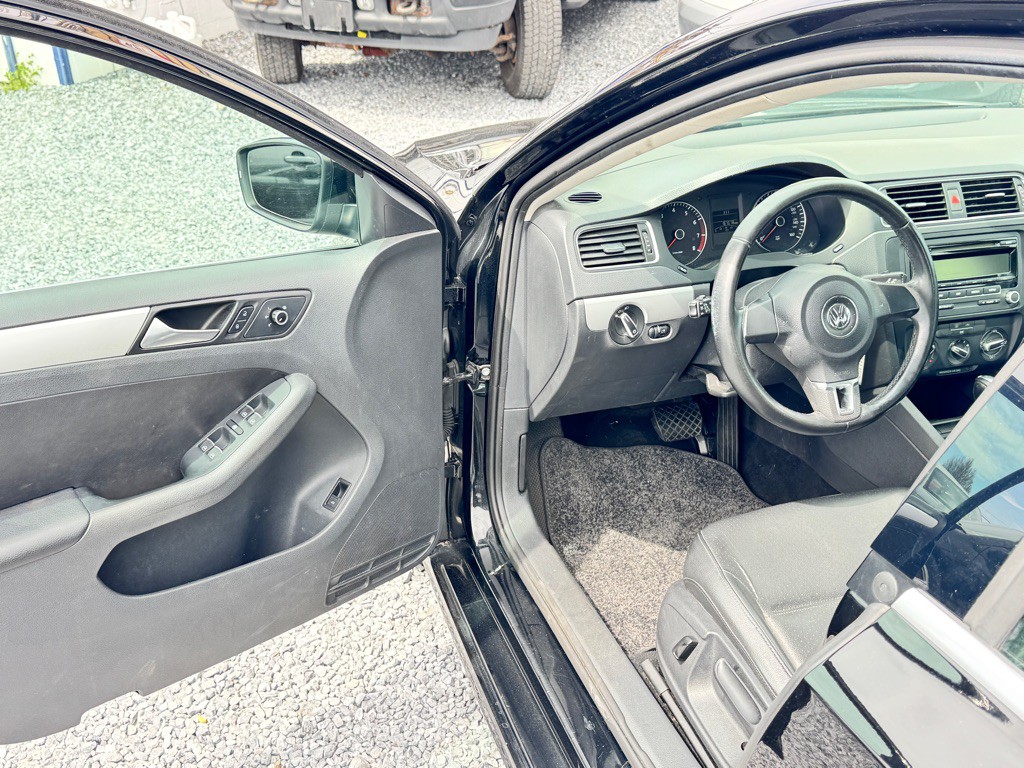 2013 Volkswagen Jetta Image 10