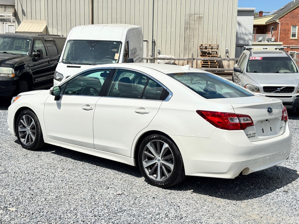 2016 Subaru Legacy Image 8
