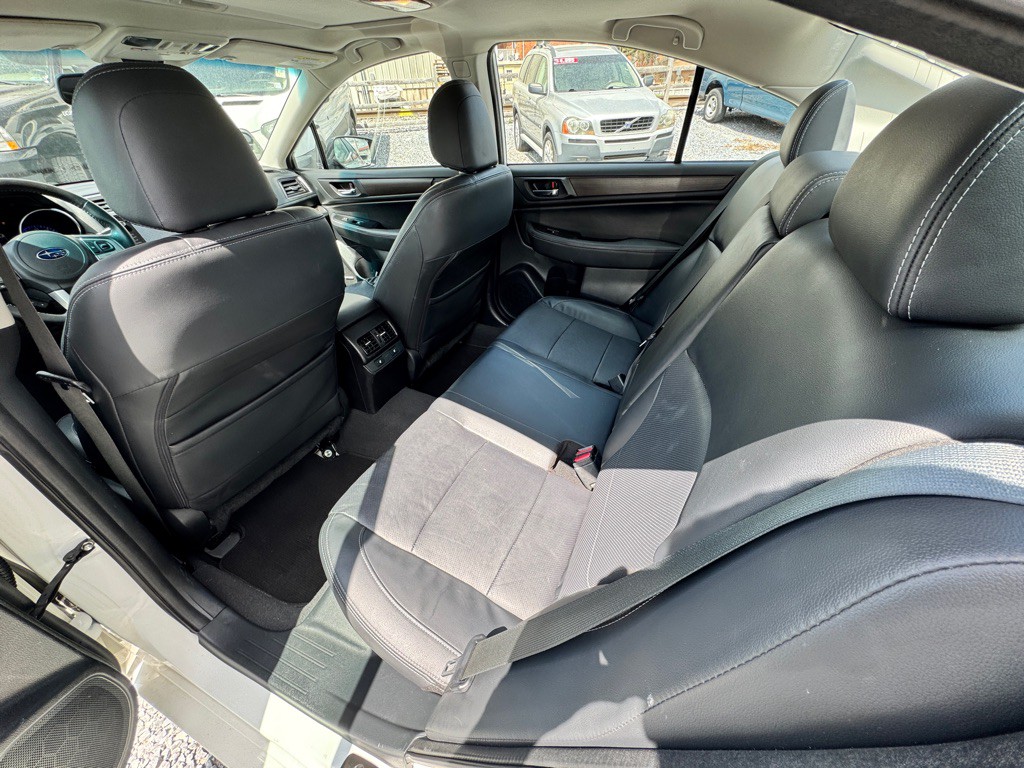 2016 Subaru Legacy Image 9