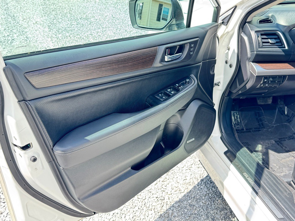 2016 Subaru Legacy Image 11
