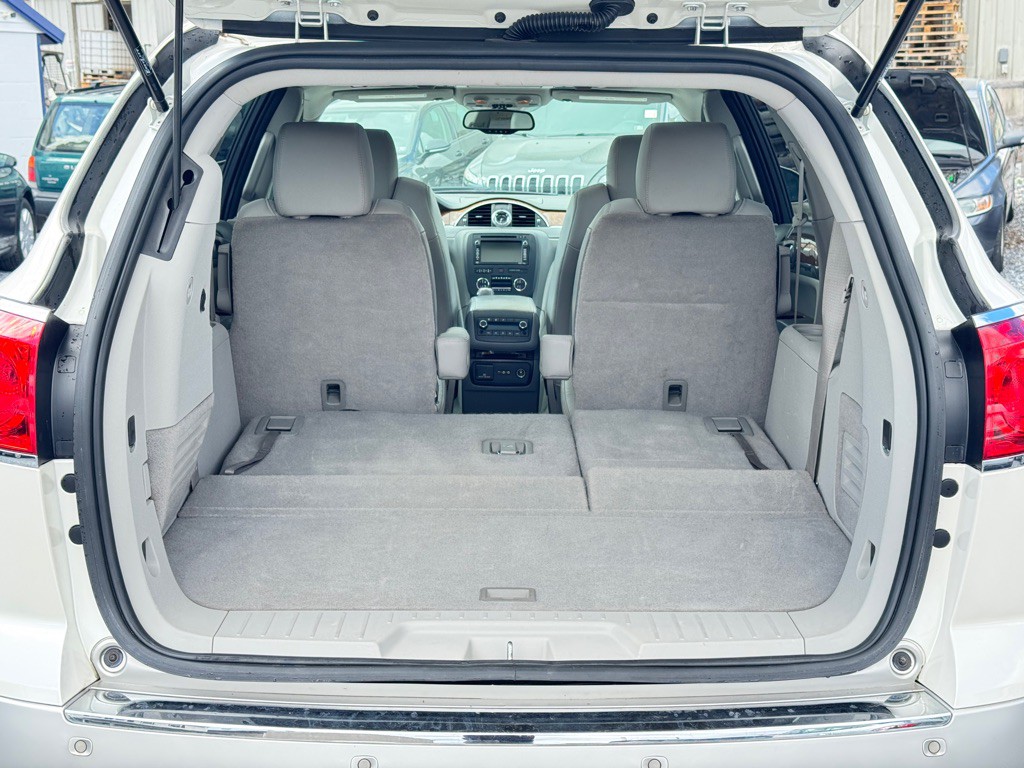 2012 Buick Enclave Image 9