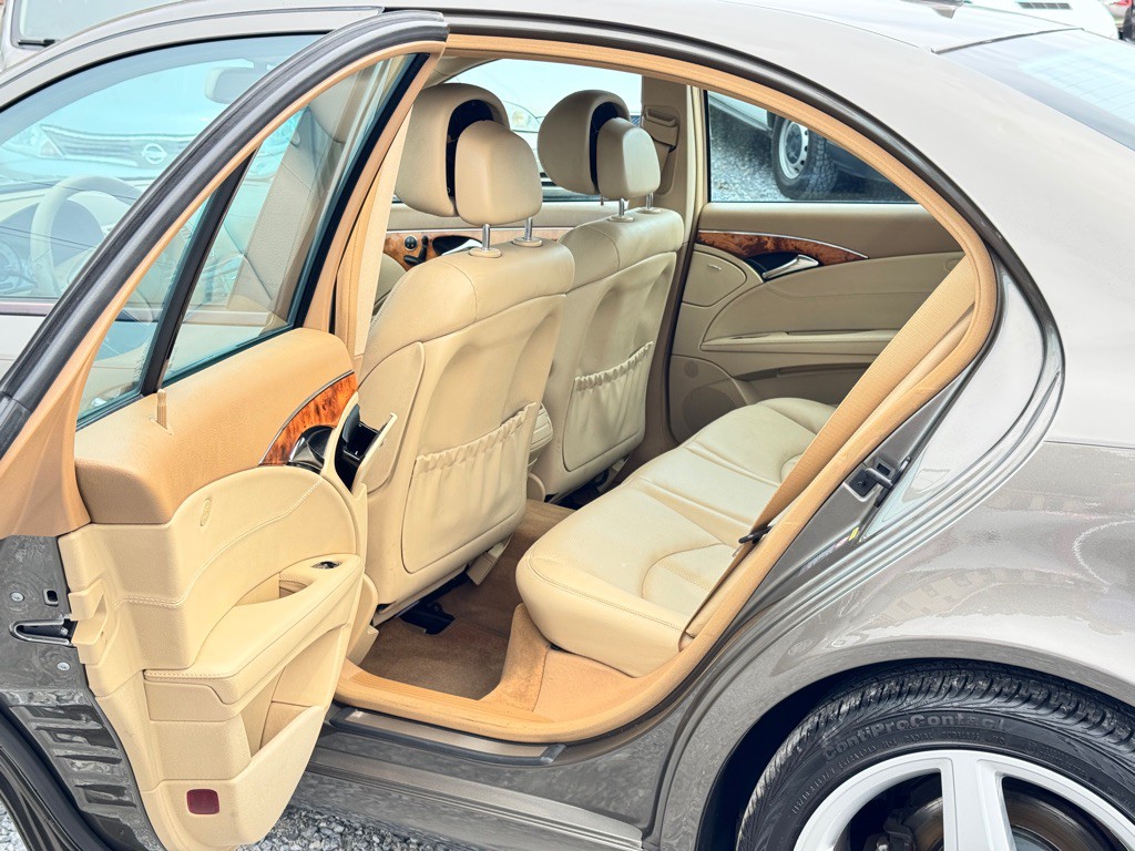 2009 Mercedes-Benz E-Class Image 9