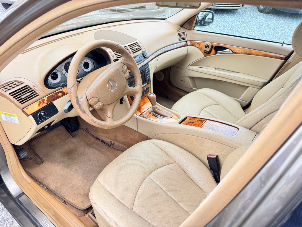 2009 Mercedes-Benz E-Class Image 11