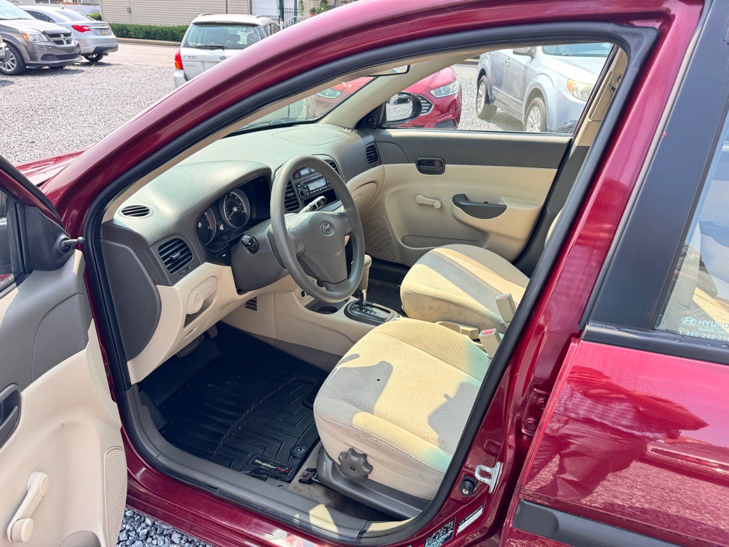 2009 Hyundai Accent Image 9