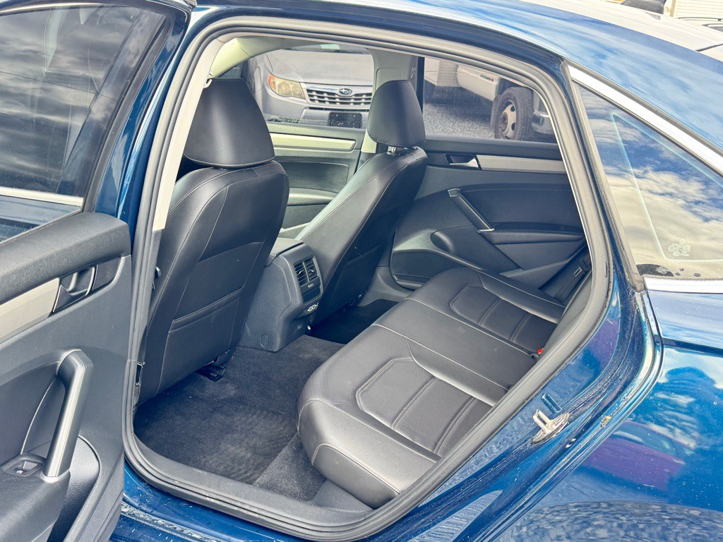 2021 Volkswagen Passat Image 7