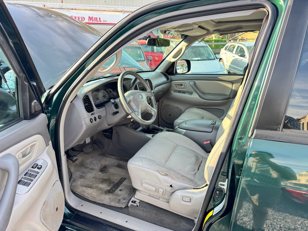 2002 Toyota Sequoia Image 20