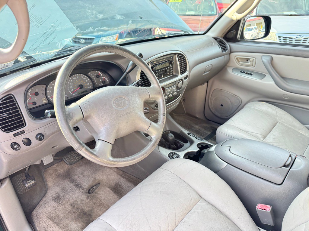 2002 Toyota Sequoia Image 21