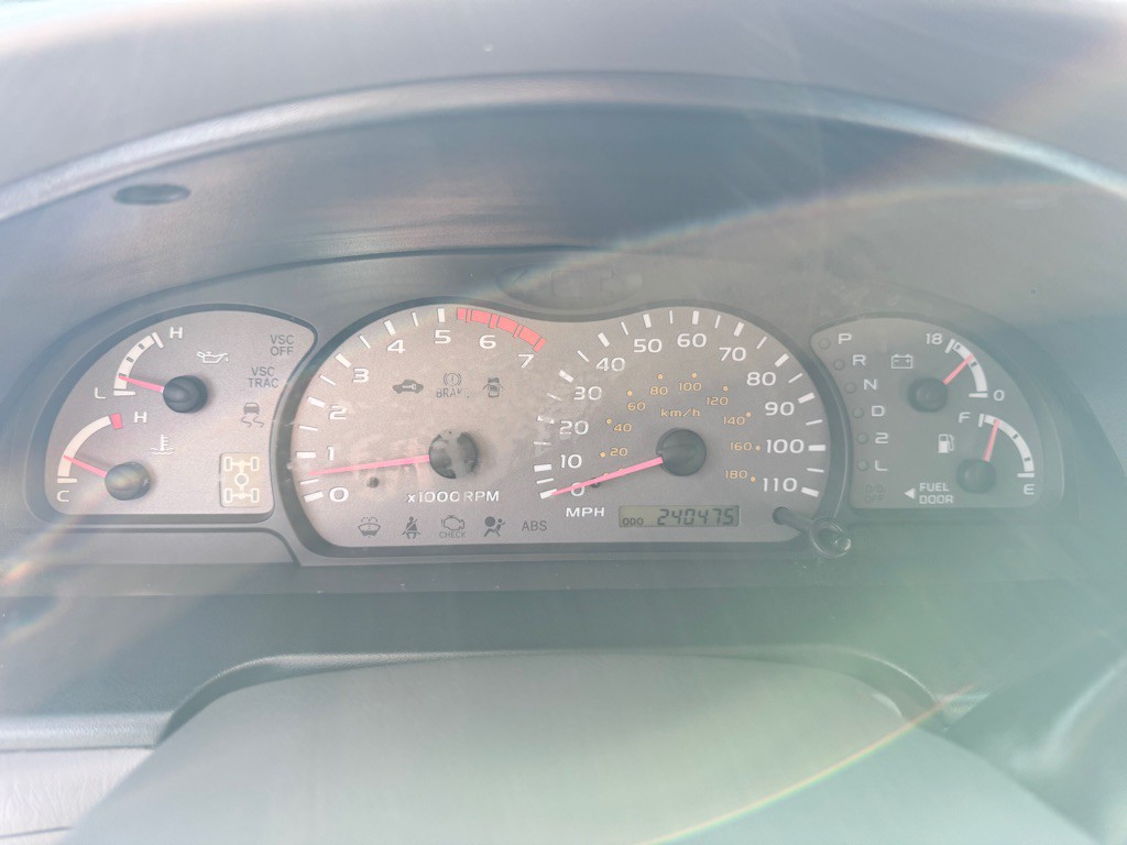 2002 Toyota Sequoia Image 22