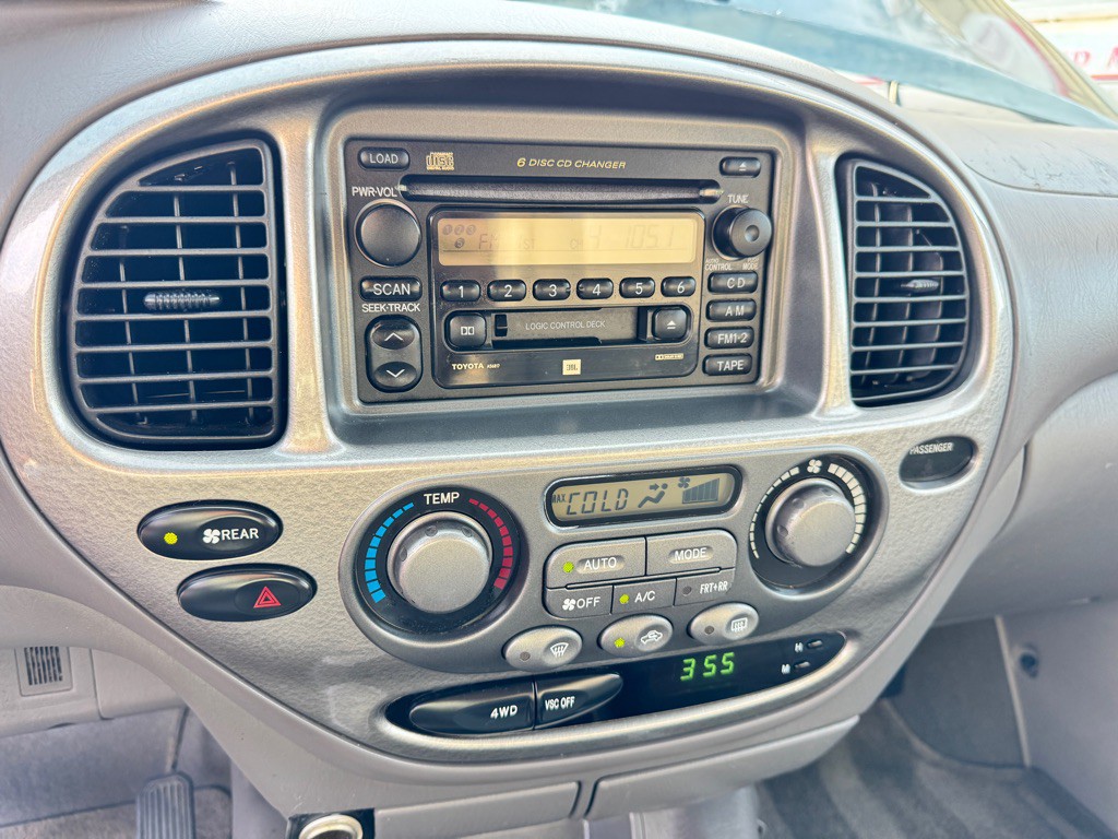 2002 Toyota Sequoia Image 23