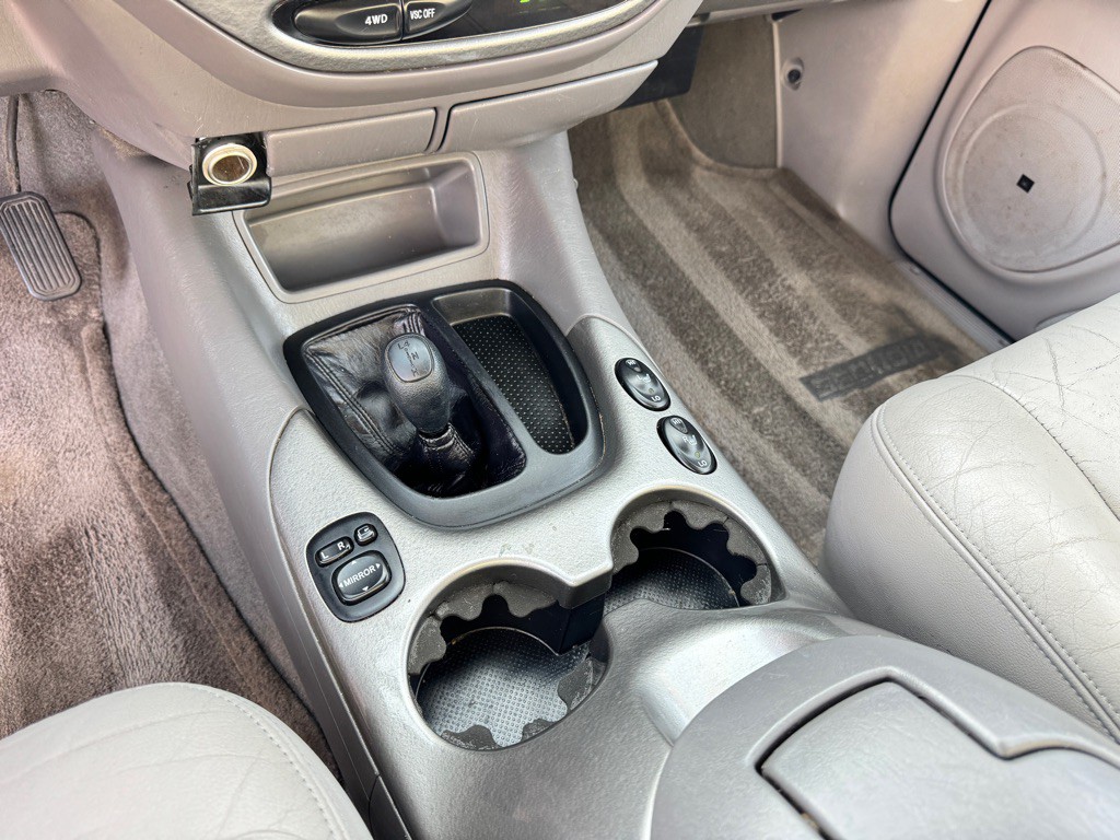 2002 Toyota Sequoia Image 24