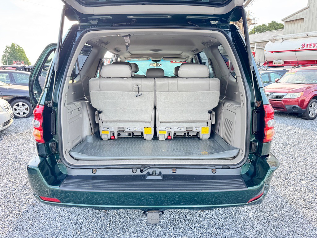 2002 Toyota Sequoia Image 28