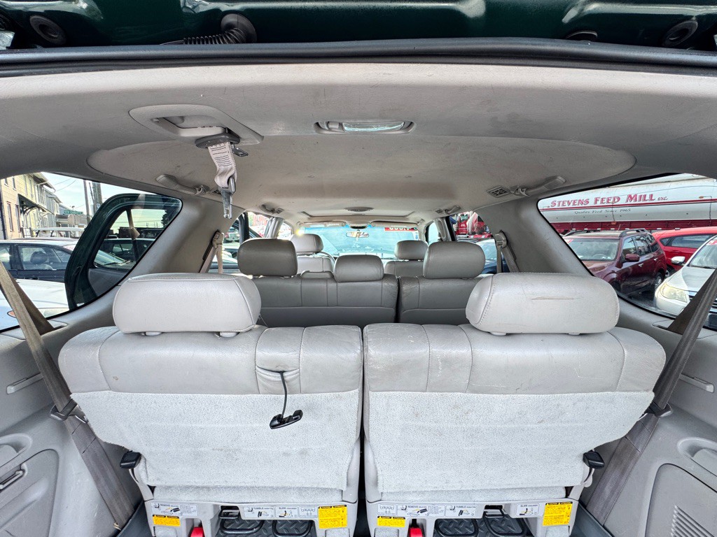 2002 Toyota Sequoia Image 29