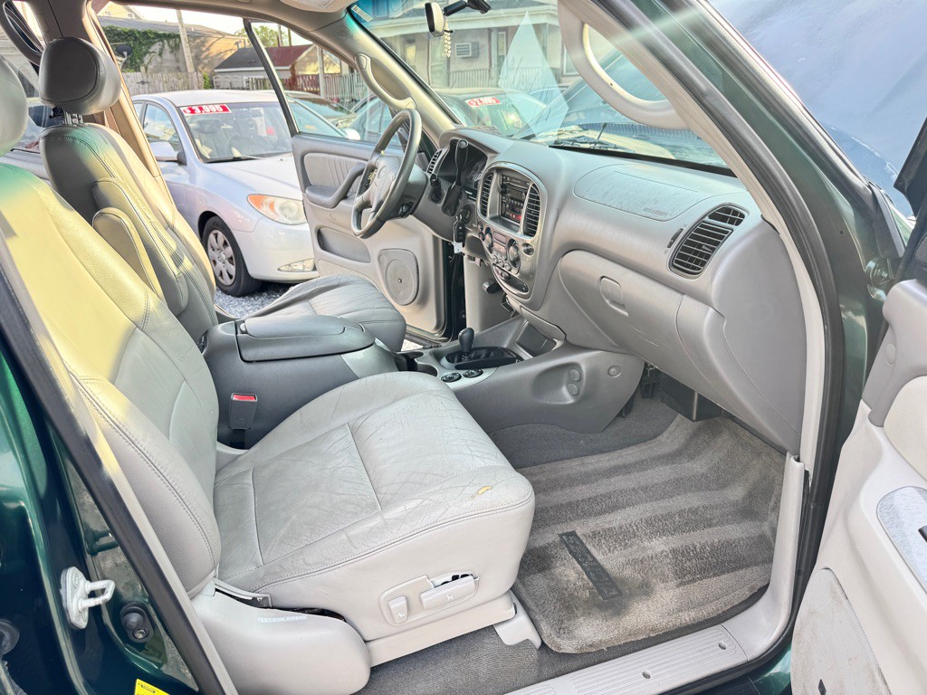 2002 Toyota Sequoia Image 30