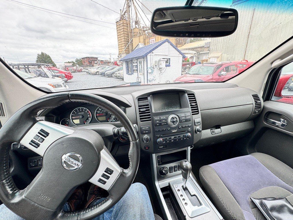 2010 Nissan Pathfinder Image 16