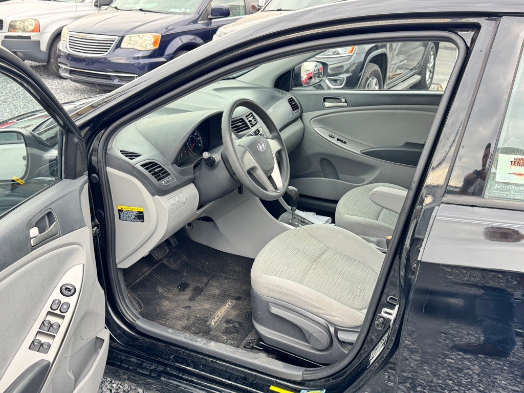2016 Hyundai Accent Image 8