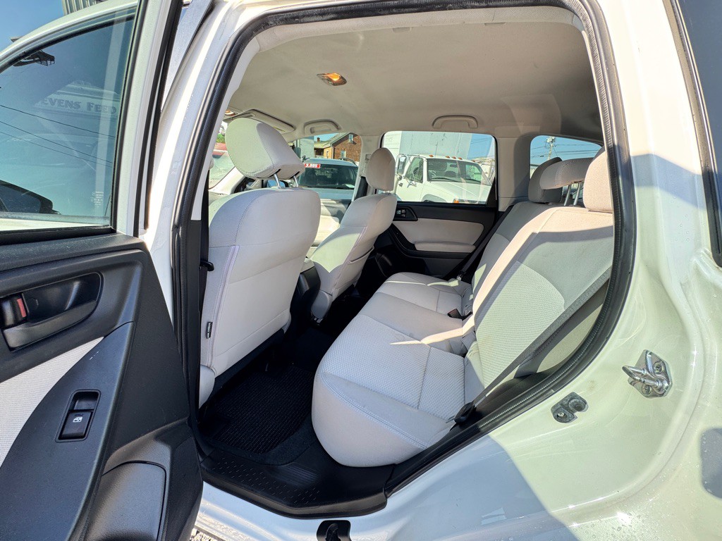 2015 Subaru Forester Image 8