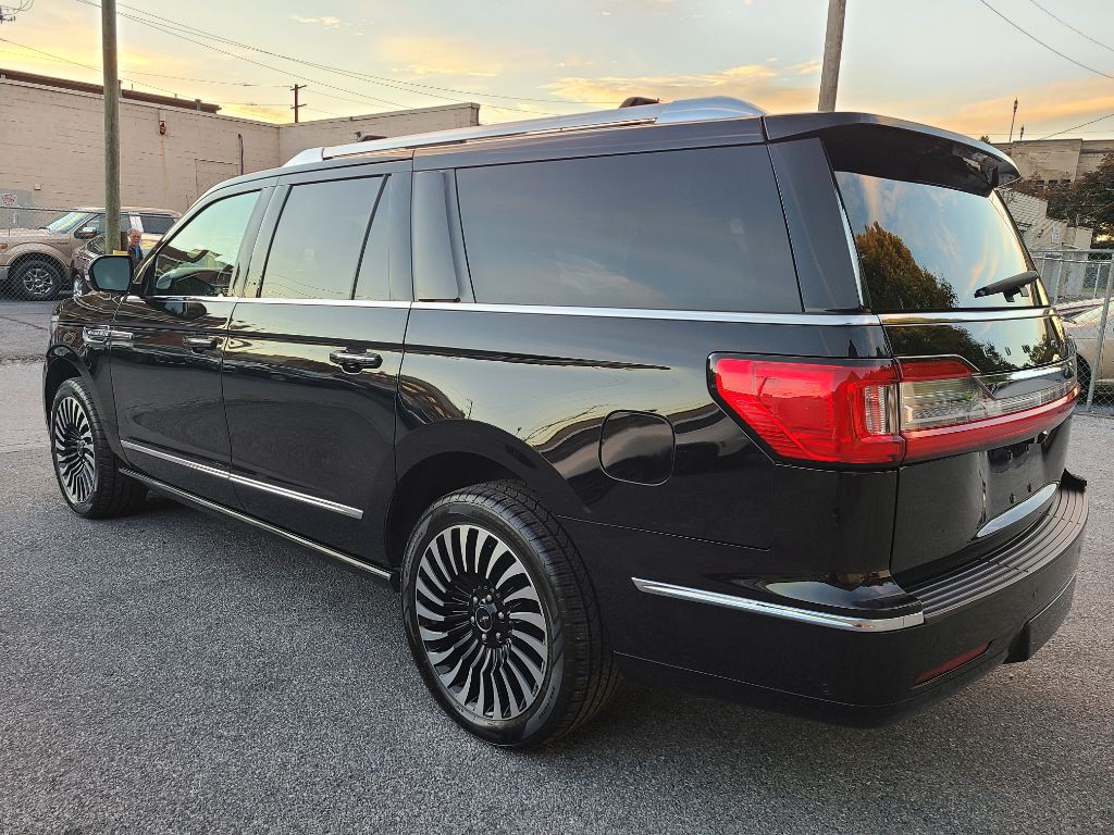 2021 Lincoln Navigator Image 3