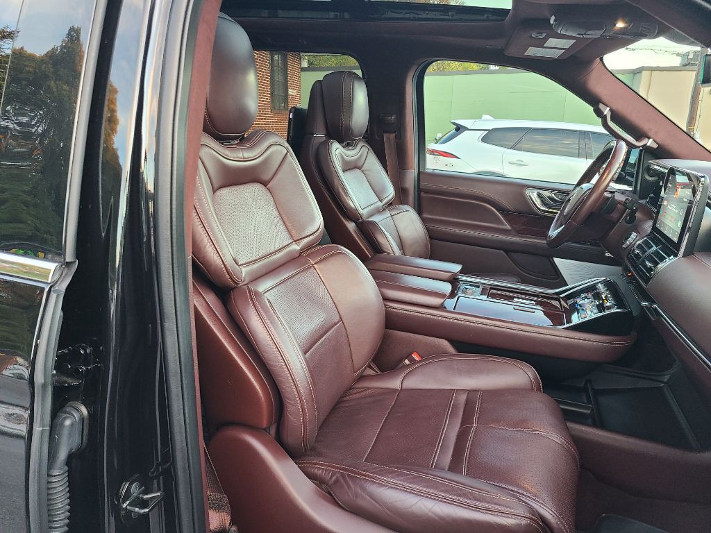 2021 Lincoln Navigator Image 9