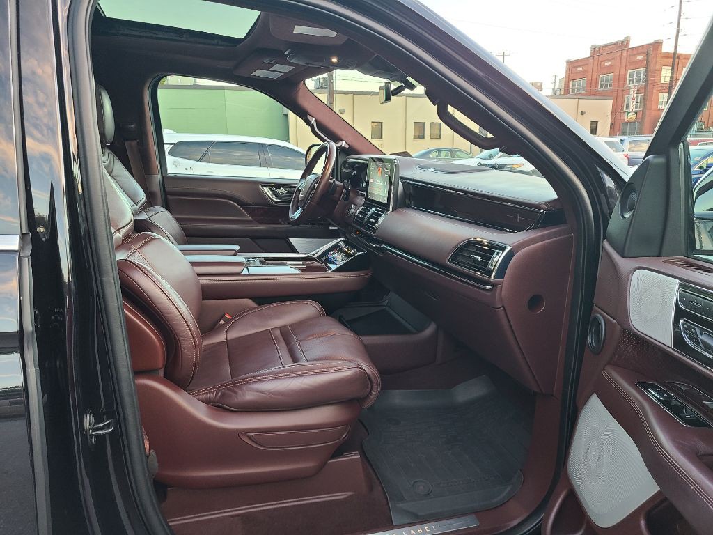 2021 Lincoln Navigator Image 12