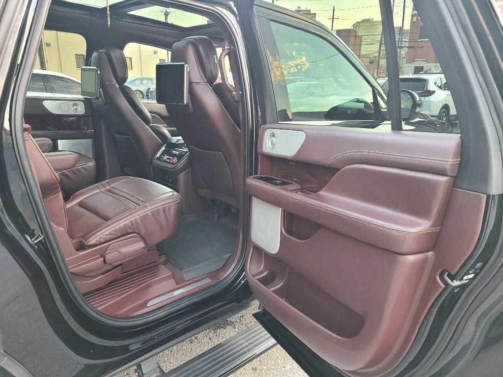 2021 Lincoln Navigator Image 13