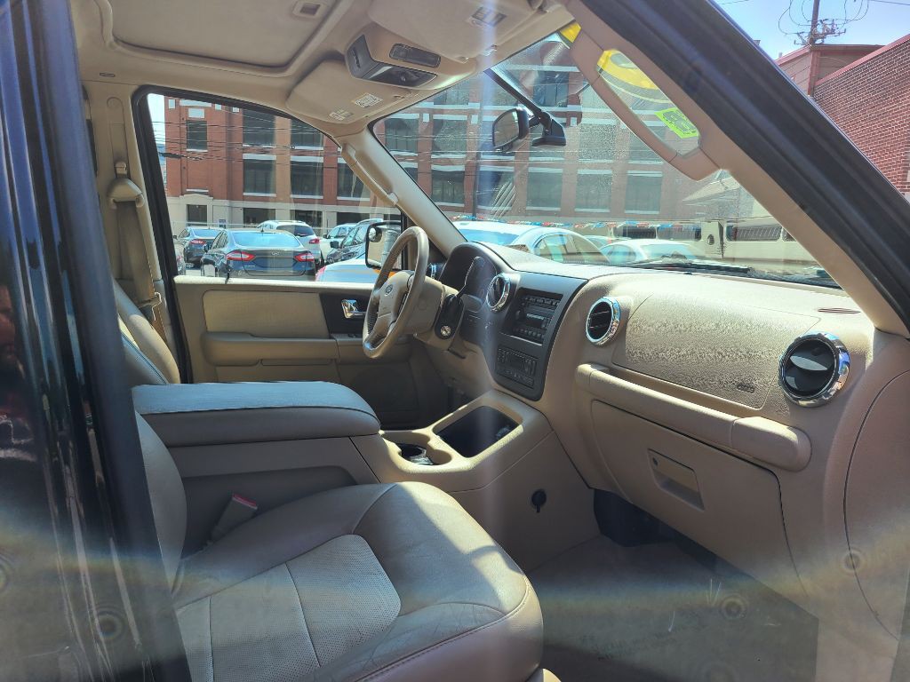 2005 Ford Expedition Image 9