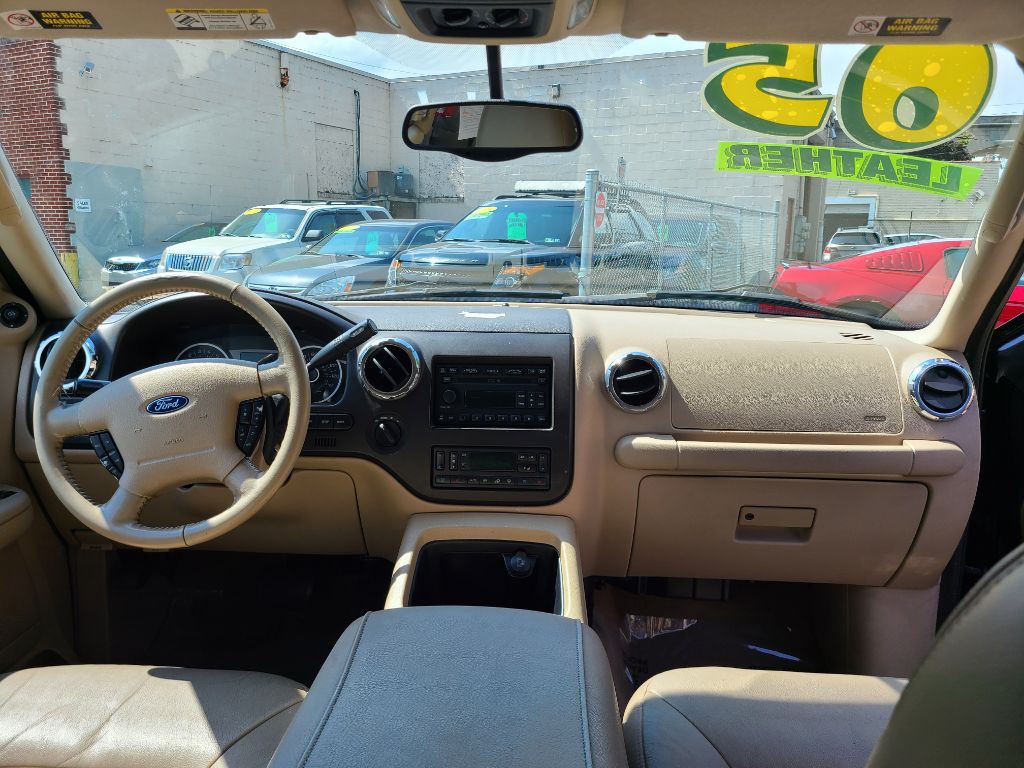 2005 Ford Expedition Image 12