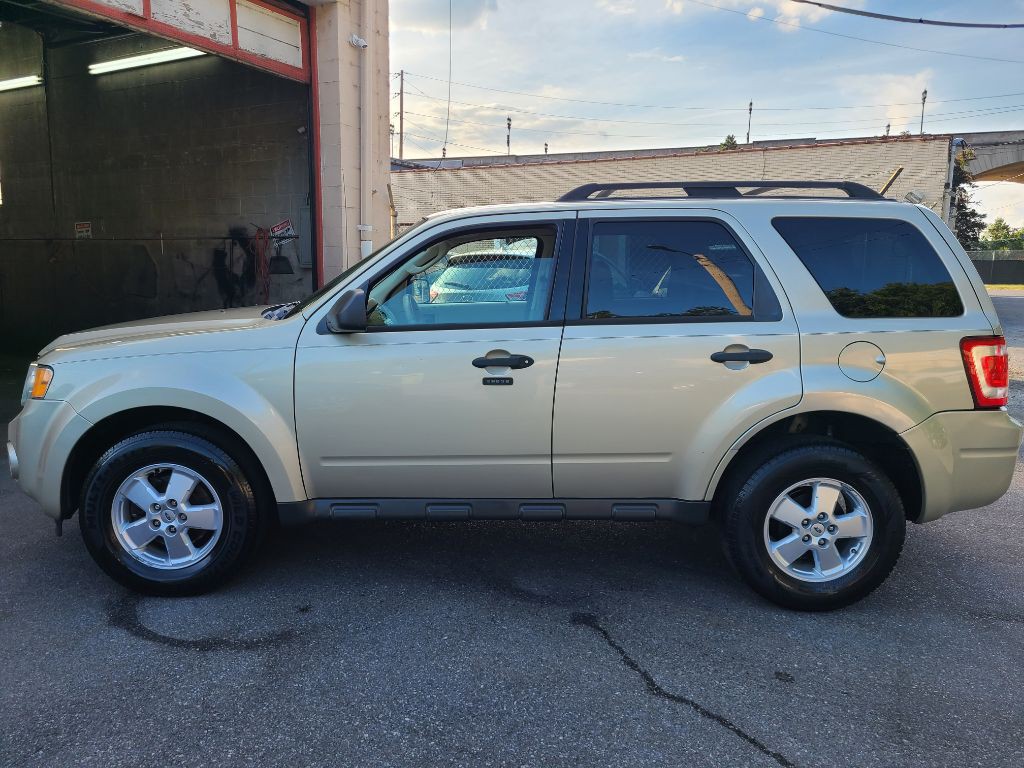 2011 Ford Escape Image 2