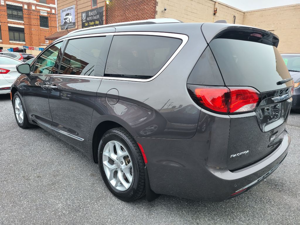 2017 Chrysler Pacifica Image 3