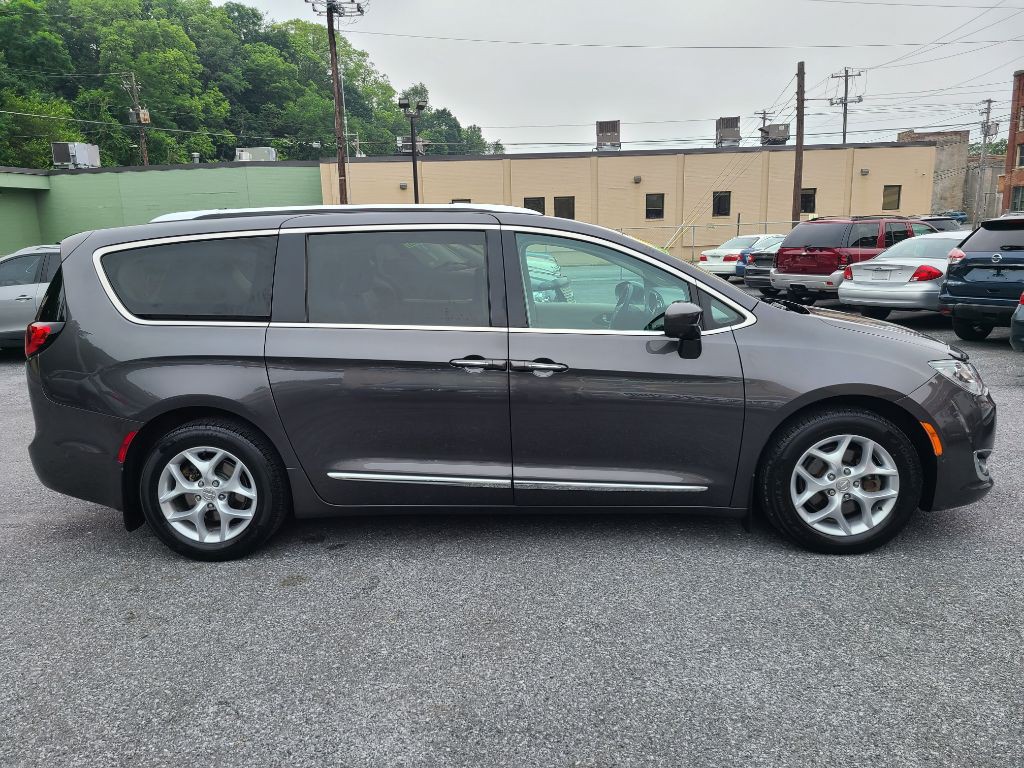 2017 Chrysler Pacifica Image 6