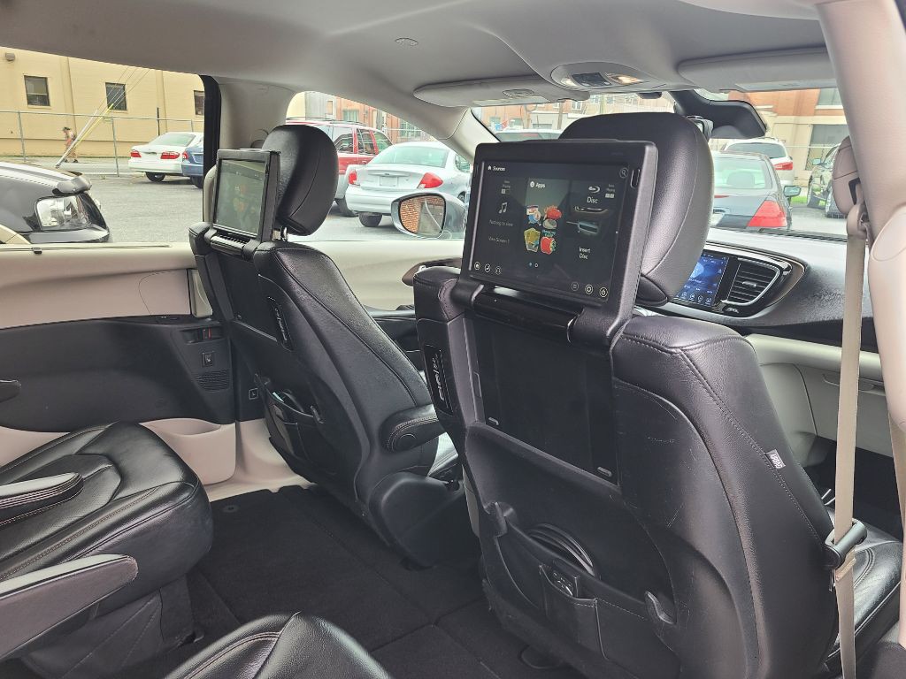 2017 Chrysler Pacifica Image 9