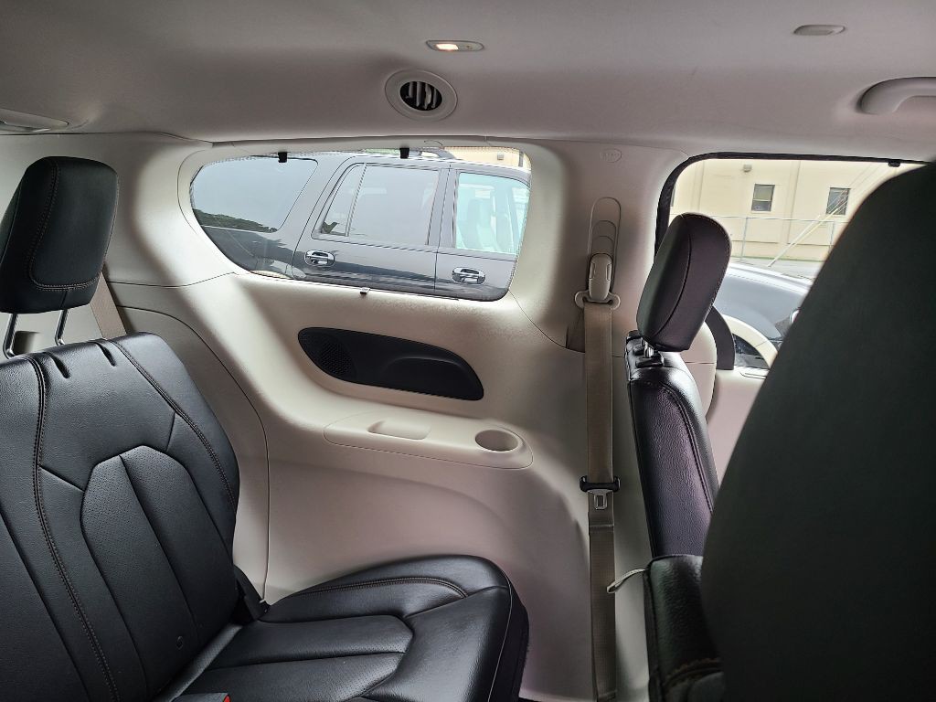 2017 Chrysler Pacifica Image 10