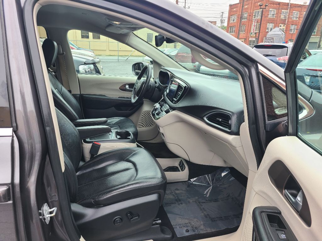 2017 Chrysler Pacifica Image 12