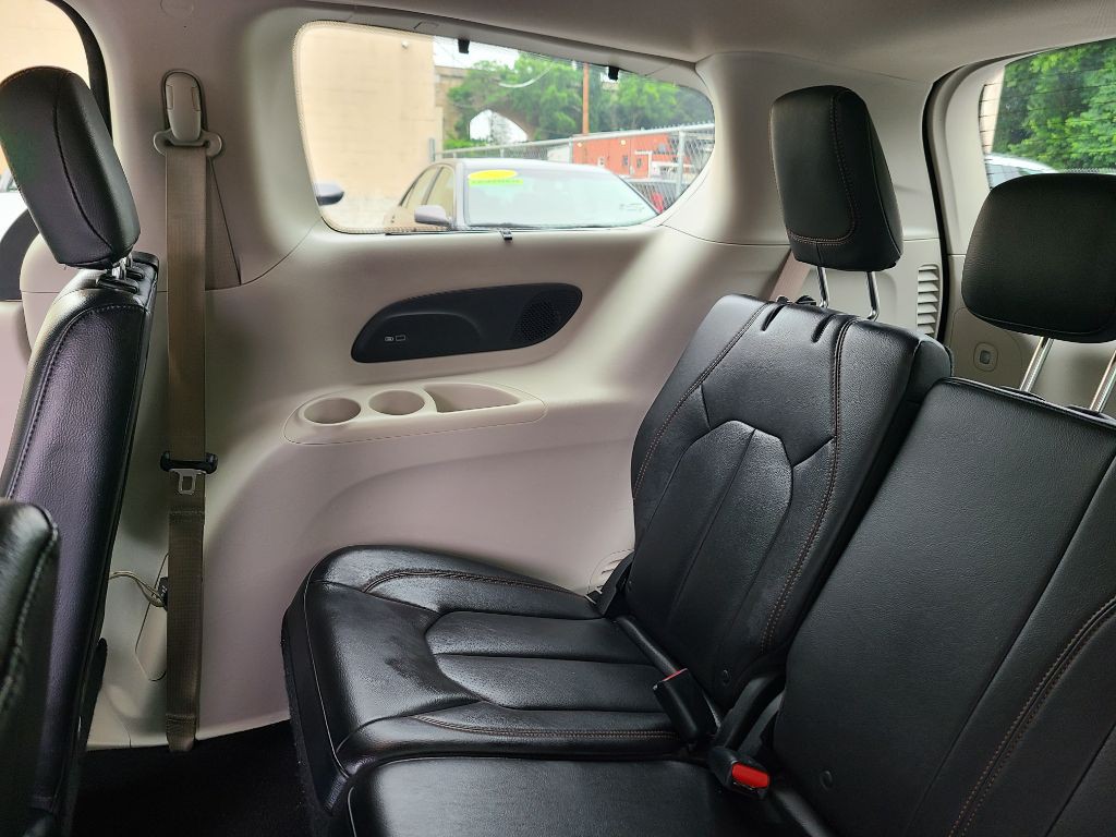 2017 Chrysler Pacifica Image 14