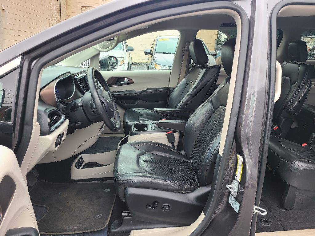 2017 Chrysler Pacifica Image 15