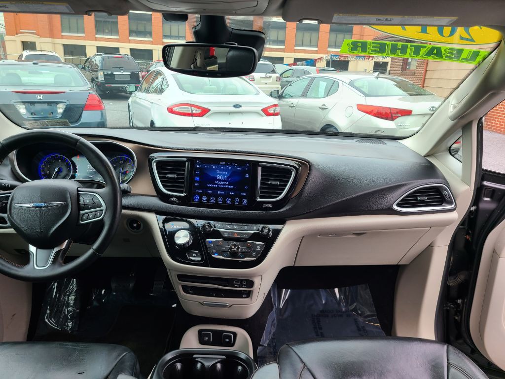 2017 Chrysler Pacifica Image 16