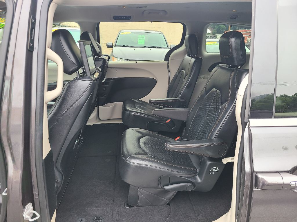 2017 Chrysler Pacifica Image 17