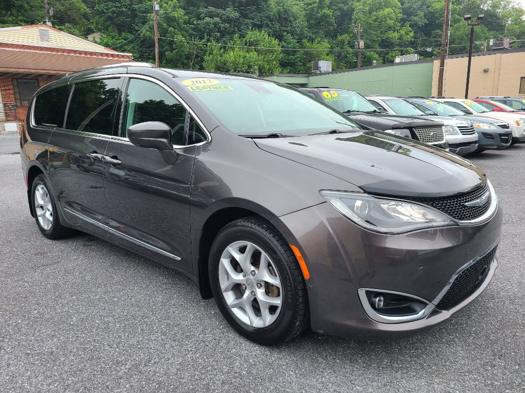 2017 Chrysler Pacifica Image 7